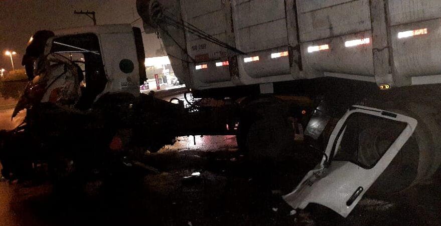 Em São Bernardo, acidente entre 2 caminhões deixa uma vítima