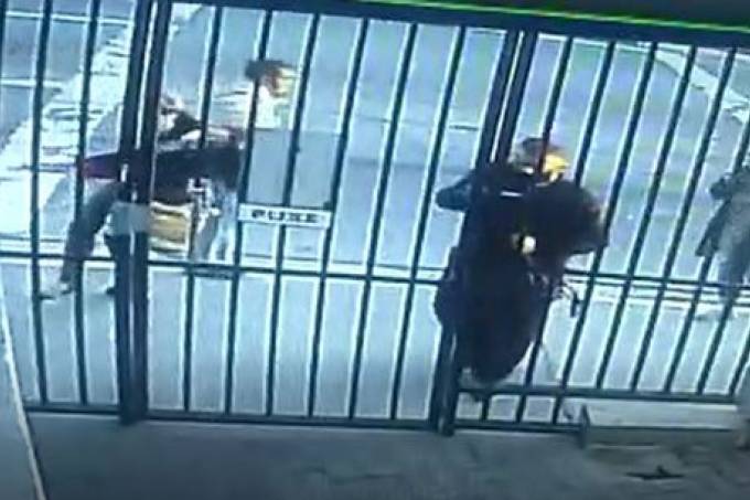 Vídeo: Polícia busca identificar homem que deu soco em mulher em Diadema