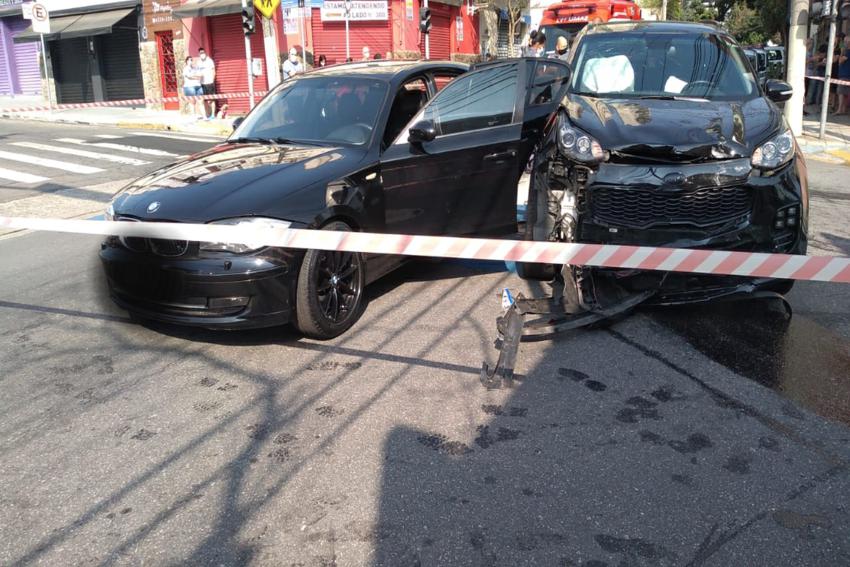 Briga familiar termina com colisão de três veículos em São Caetano