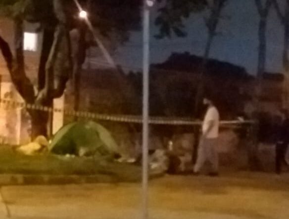 Morador de rua morre dentro de uma barraca de camping em Santo André