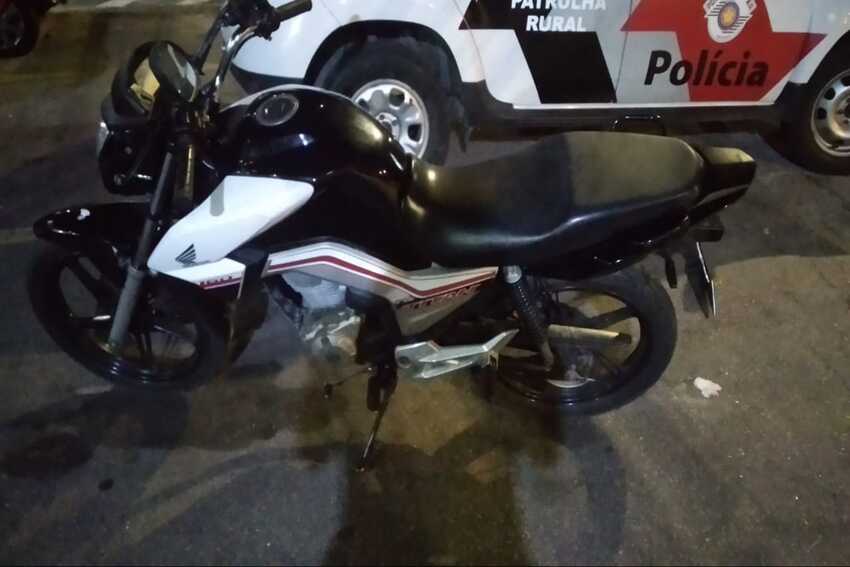 PM apreende moto utilizada para roubos em São Bernardo; Veja vídeo