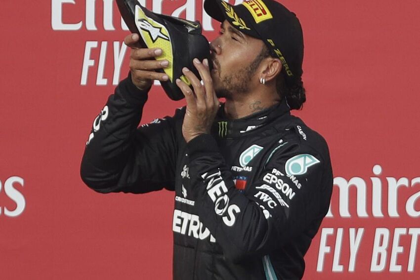 Hamilton ganha em Ímola e fica a uma corrida do hepta da Fórmula 1