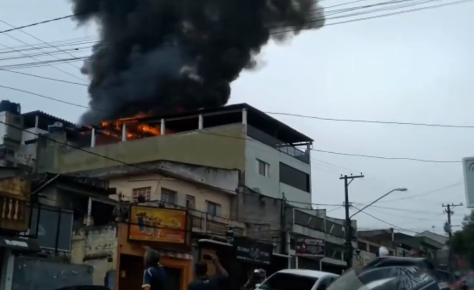 Casa pega fogo em São Bernardo e deixa uma vítima