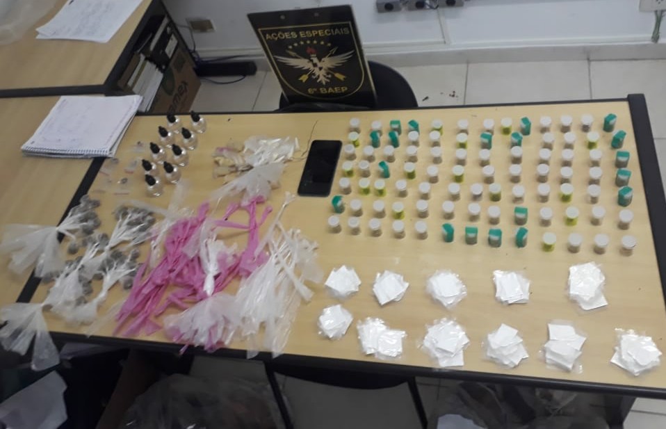 Baep apreende 385 porções de drogas com 2 traficantes em S.Bernardo