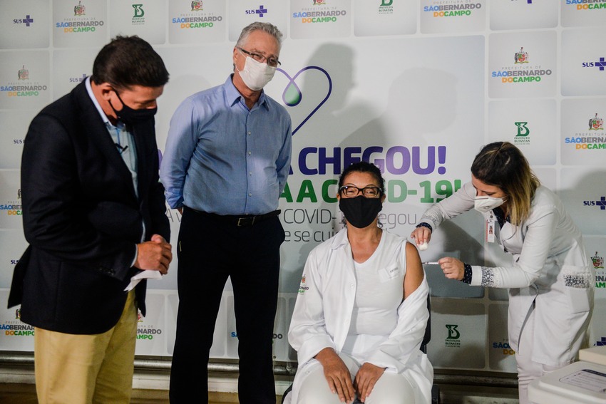 S.Bernardo inicia vacinação contra a Covid com imunização de técnica de enfermagem