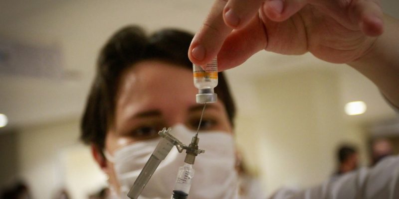 Asilo inclui jovem de 25 anos entre vacinados contra Covid e Mauá faz BO