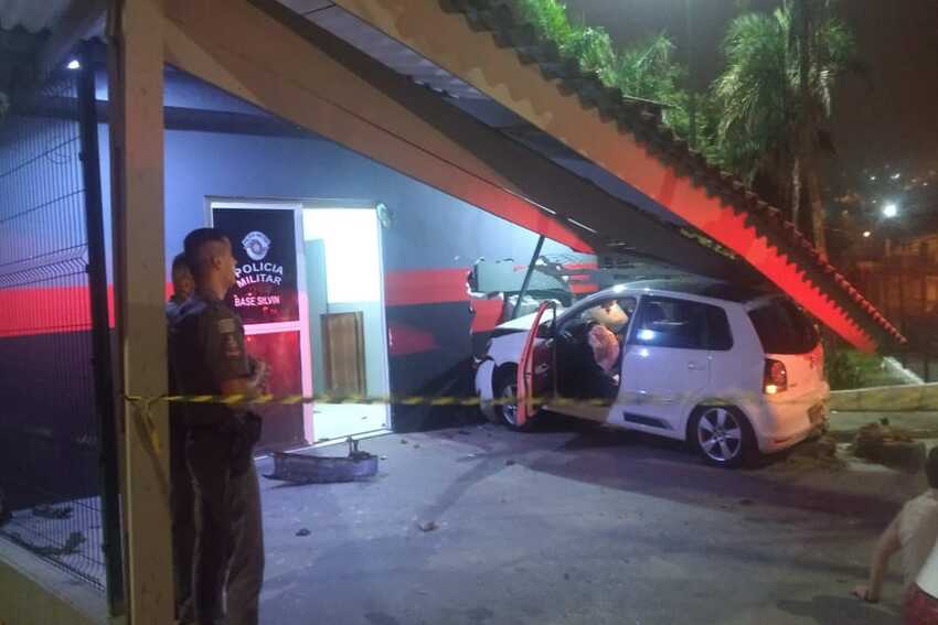 Médico embriagado colide carro com base da PM em São Bernardo e é preso
