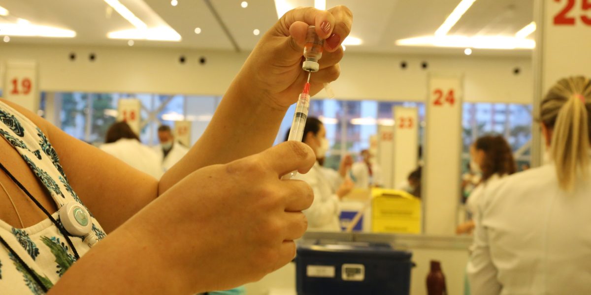 Estado de SP testará redução de contágio por coronavírus com vacinação em massa