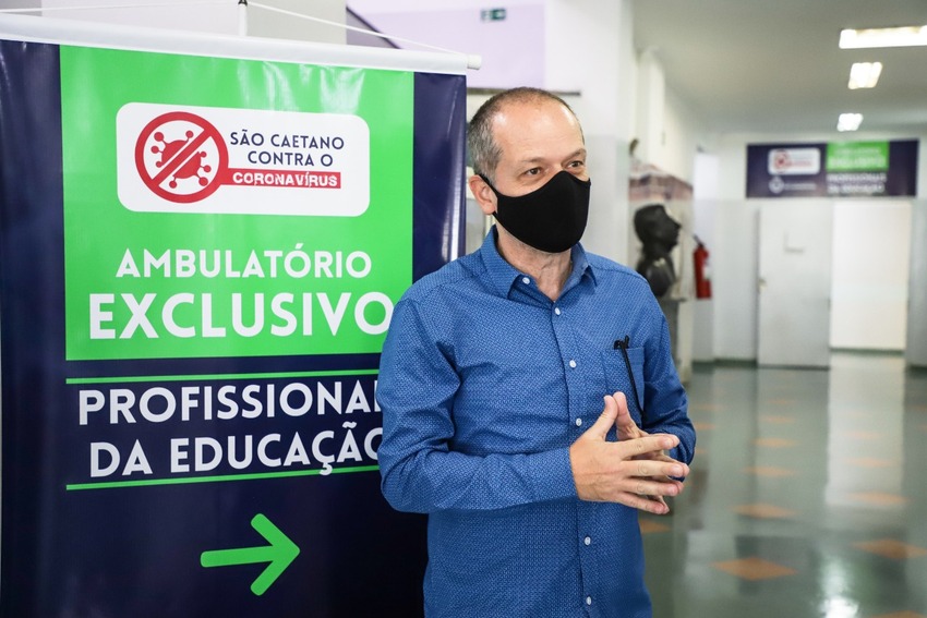 São Caetano inaugura ambulatório para educadores e vacina idosos com 77 anos