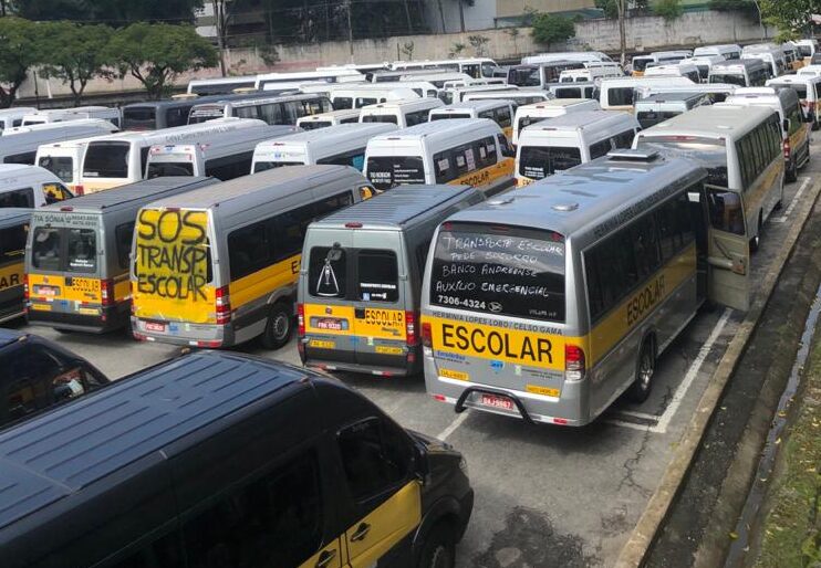 Por auxílio emergencial, motoristas de vans fazem protesto em Sto.André