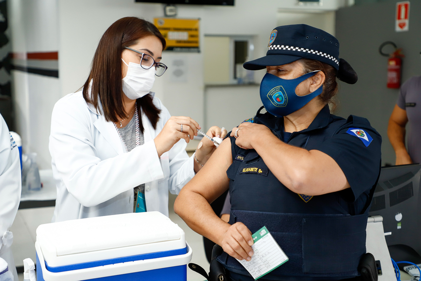 Em meio a 4 mortes, São Caetano inicia vacinação de policiais e GCMs