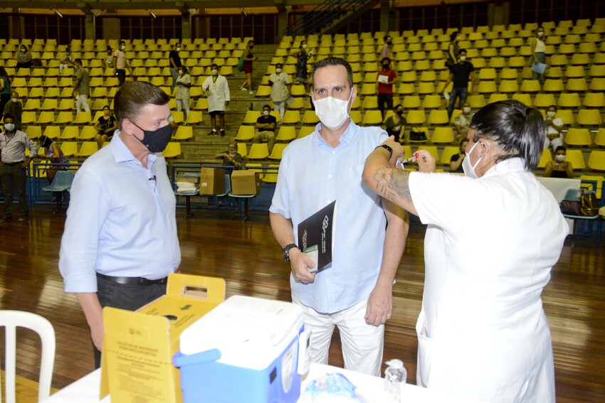 São Bernardo é a 1ª no ABCD a antecipar vacinação de educadores para este sábado