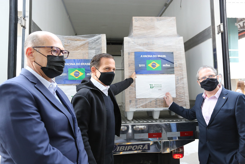 SP entrega ao Brasil lote inicial de um total de 5,4 milhões de vacinas do Butantan