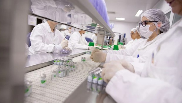 SP inicia a produção de mais 5 milhões de doses da vacina do Butantan