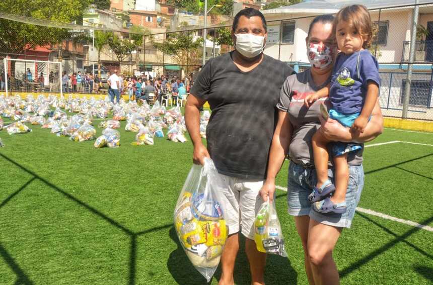 Campanha Santo André Solidária distribui cestas básicas a mil famílias