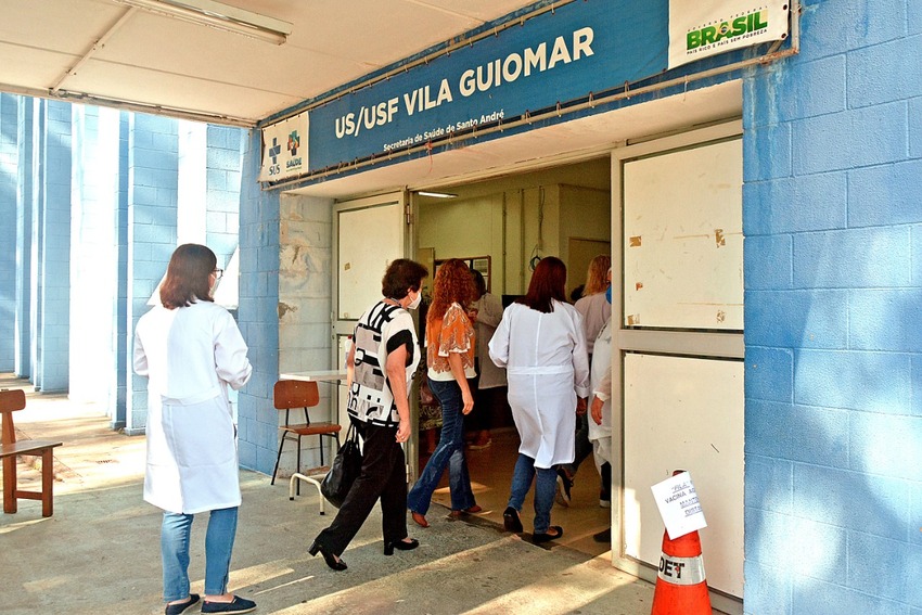 Santo André começa a imunizar profissionais da educação básica