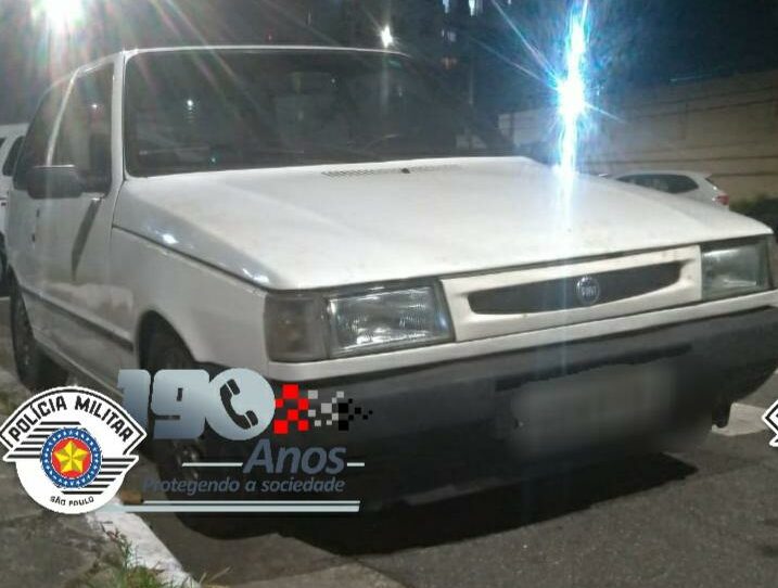 PM detém homem flagrado com veículo furtado em mercado de São Bernardo