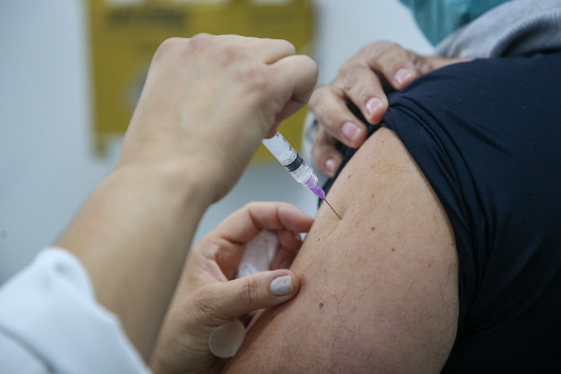 Estado anuncia vacinação de jovens de 18 a 29 anos com comorbidades