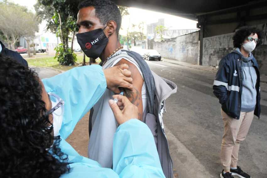 Santo André usa a Janssen para vacinar 200 pessoas em situação de rua