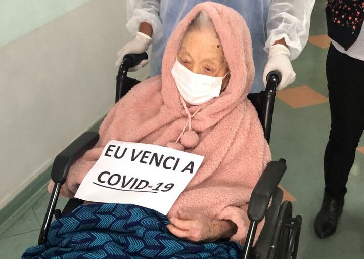 Vídeo: idosa de 107 anos deixa Hospital de São Caetano curada da covid