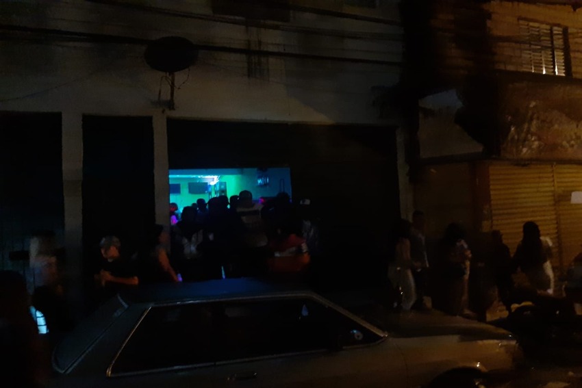 Santo André interrompe evento com música ao vivo e aglomeração