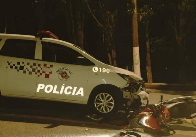 Na fuga, criminosos colidem moto com viatura da PM em São Bernardo