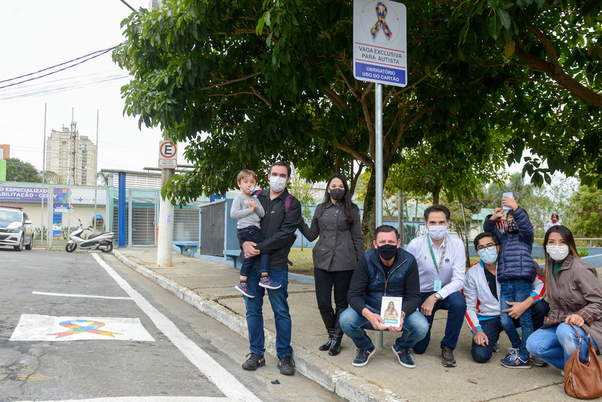 São Bernardo inaugura vagas de estacionamento exclusivas para autistas