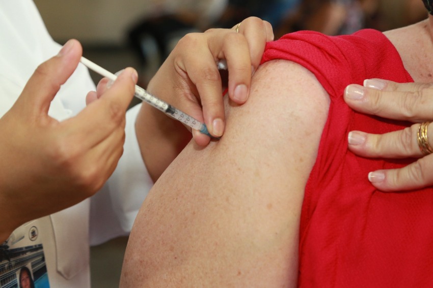 Quase 98% da população já tomou pelo menos 1ª dose da vacina no Estado