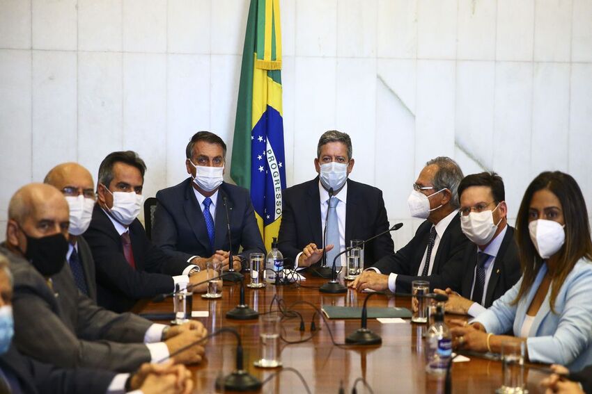 Presidente Bolsonaro entrega medida provisória do novo Bolsa Família