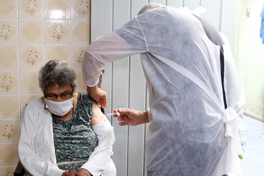 Santo André inicia vacinação da 3ª dose contra Covid em idosos