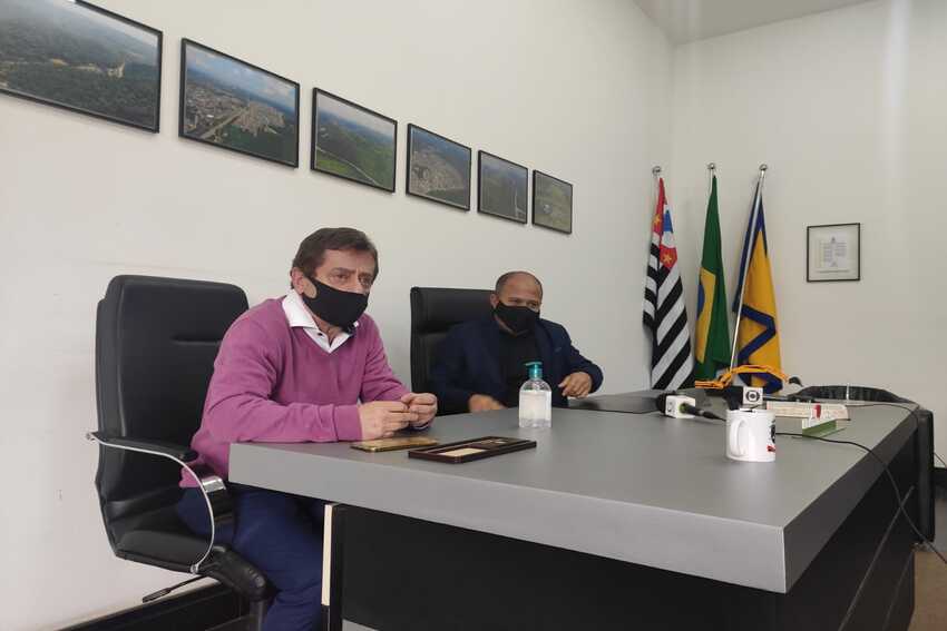 Claudinho da Geladeira prega diálogo e secretário fala em golpe contra prefeito