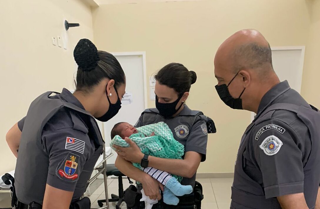 Policiais Militares salvam vida de bebê com 4 dias em Santo André  