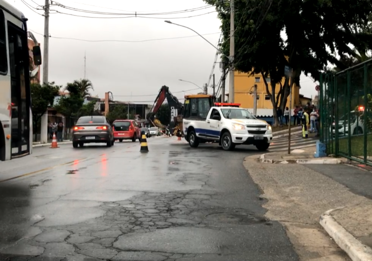 Motociclista morre ao colidir com retroescavadeira em São Bernardo