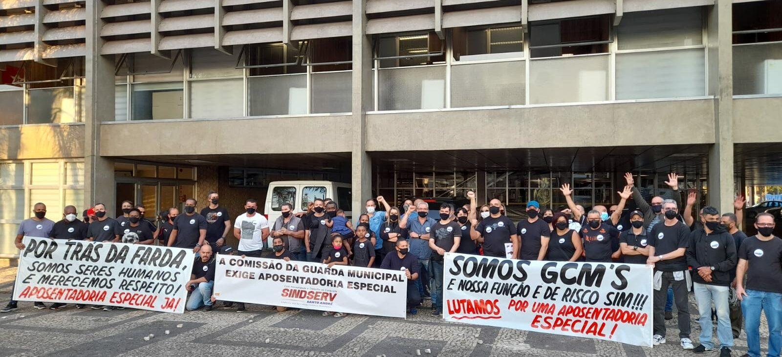 GCMs pressionam vereadores e Paulo Serra sofre derrota na Câmara