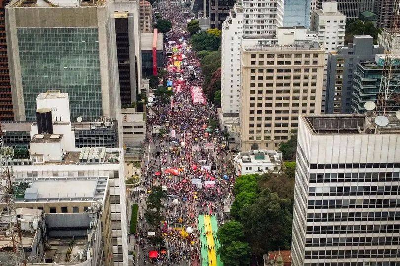 Ato contra Bolsonaro na Avenida Paulista reúne 8 mil pessoas