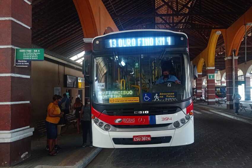 ônibus com passageiros em ribeirão pires