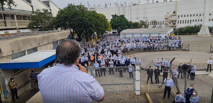 Funcionários da GM de S.Caetano rejeitam proposta salarial e entram em greve  