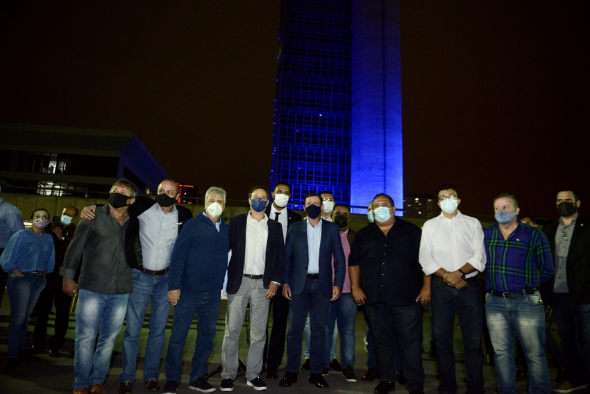 Paço de S.Bernardo ganha iluminação em campanha pelo Novembro Azul