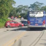 acidente de ônibus e carro
