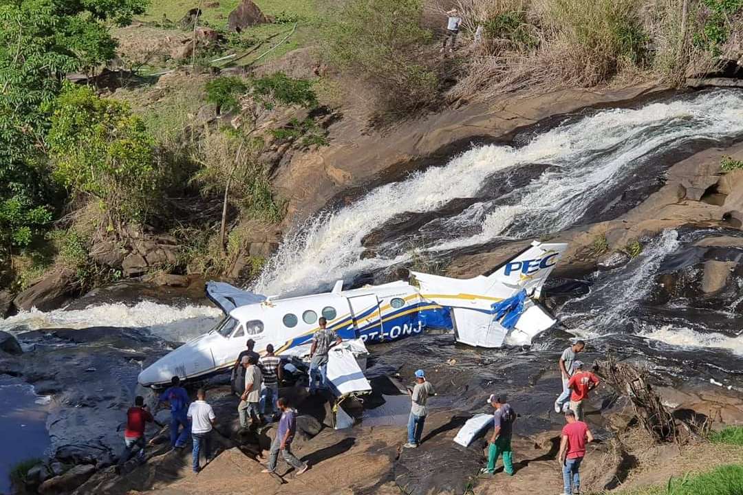 Marília Mendonça morre em queda de avião em Minas Gerais