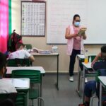 salas de aulas com alunos