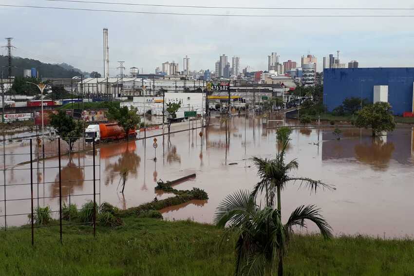 Chuvas castigam Mauá e região do Paço fica alagada
