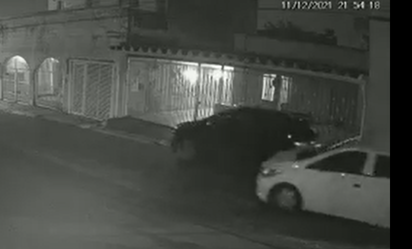 Viraliza vídeo que mostra fuga de motorista em Diadema após colidir em carro