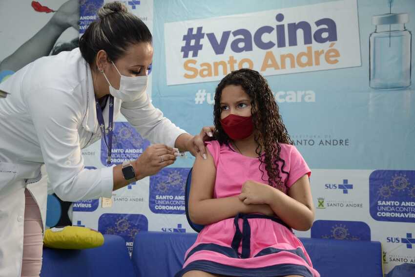 criança vacinada
