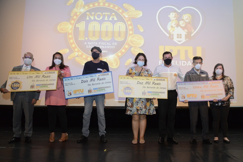 Morando entrega prêmios dos programas Nota 1.000 e IPTU Fidelidade