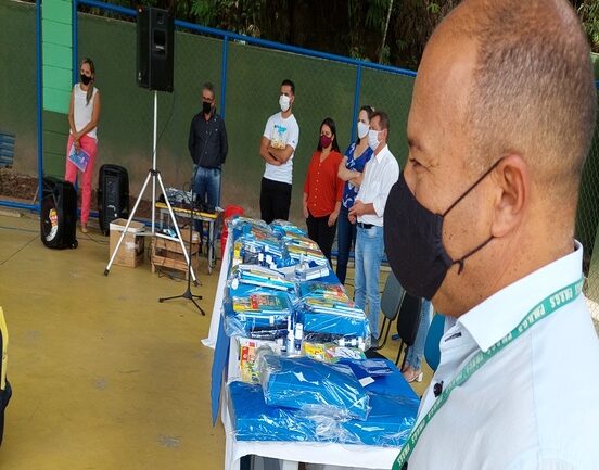 Rio Grande da Serra inicia a entrega de material escolar a alunos