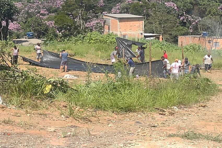 Em Diadema, 350 famílias invadem área particular no Jardim Inamar