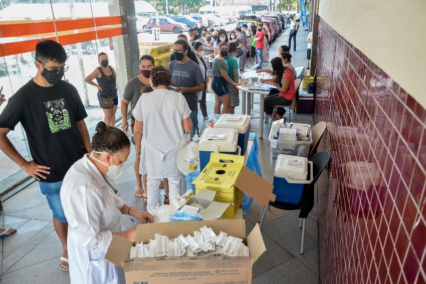Feriado prolongado de Carnaval começa com vacinação contra Covid em Mauá