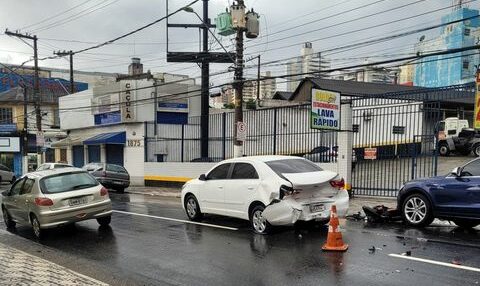 Motorista de carro arrasta motociclista em São Bernardo e é investigado