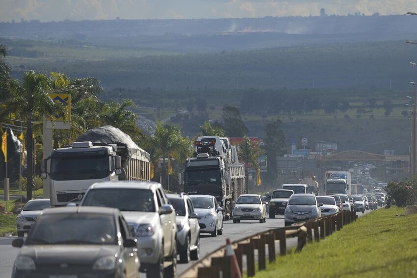 Sistema Anchieta/Imigrantes tem tráfego lento sentido São Paulo